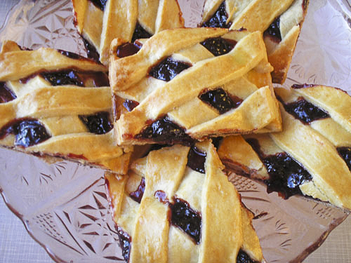 Плетёнки с фруктовой начинкой