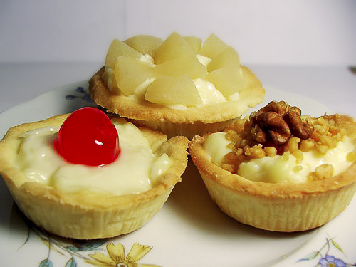 Песочные корзиночки с заварным кремом