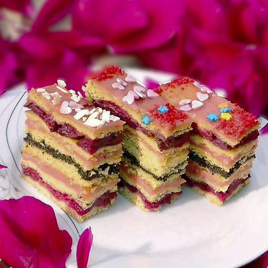 Вишнево-маковые пирожные