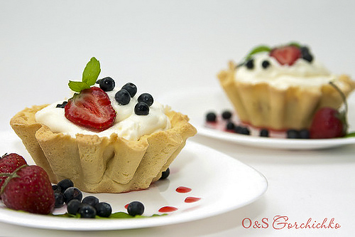 Тарталетки с ягодами и кремом из маскарпоне