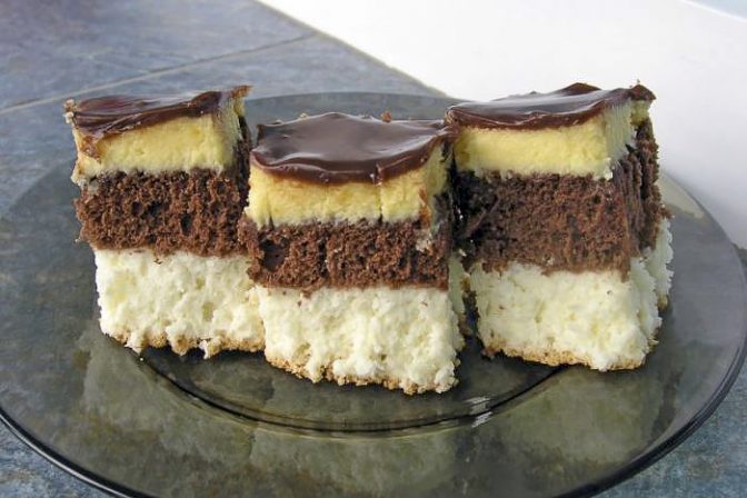 Шоколадно-кокосовые пирожные с немецким масляным кремом