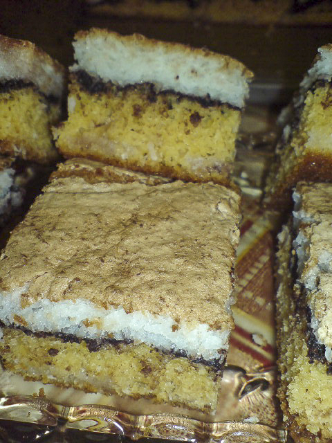 Трёхслойный кокосовый торт