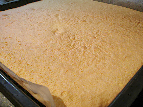 Полосатый трюфельный торт