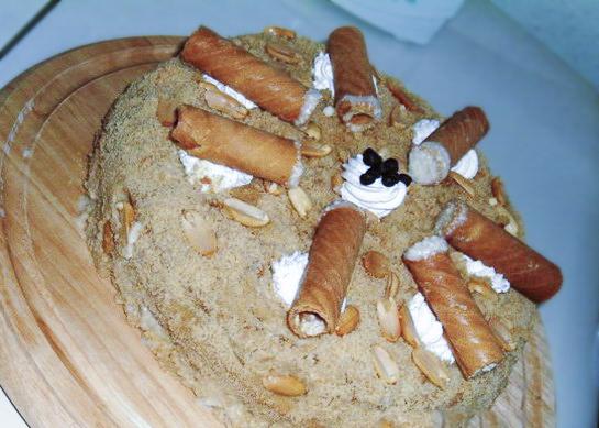 Простой песочный торт с заварным кремом