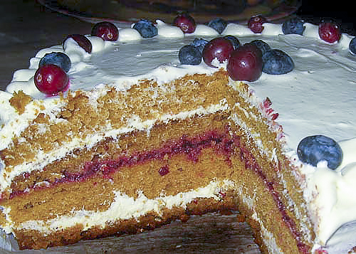 Тыквенный торт с клюквой и сливочным кремом