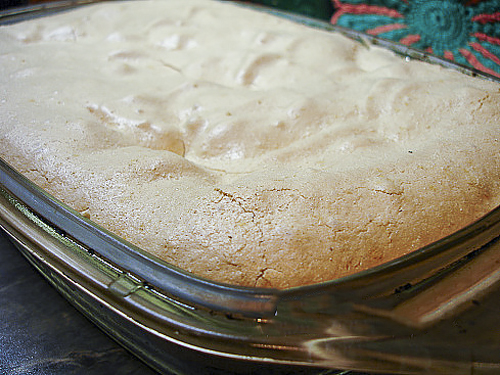 Торт с шоколадным кремом патисьер и меренгой