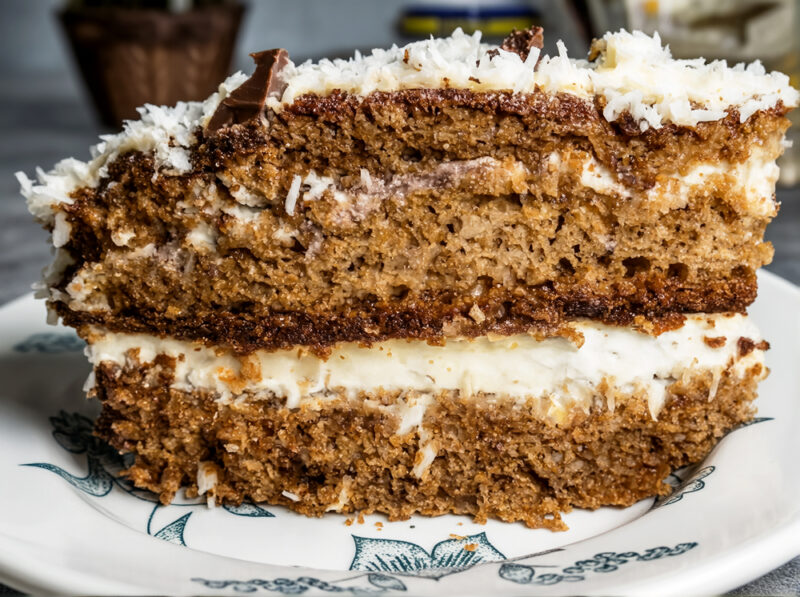 Медовый торт с кокосом