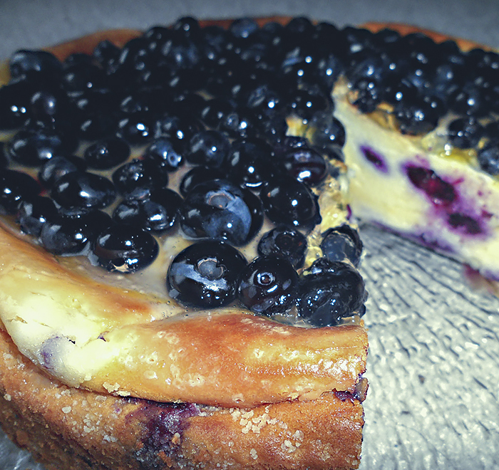 Творожный пирог с черникой