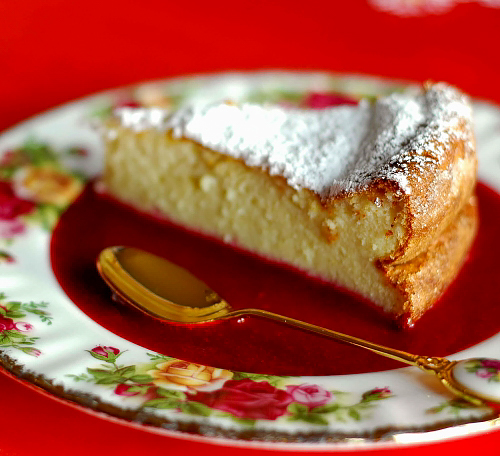 Чизкейк из рикотты с клубничным соусом