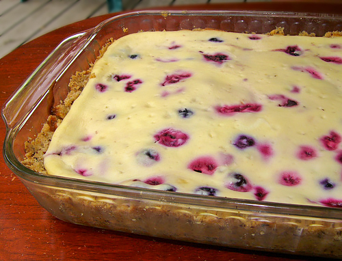 Ягодный чизкейк с маскарпоне и основой из фундука