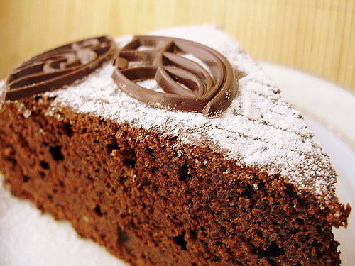 Шоколадный торт с маком