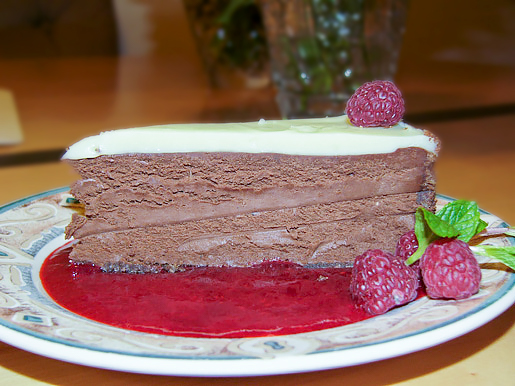 Шоколадный чизкейк с белым ганашом