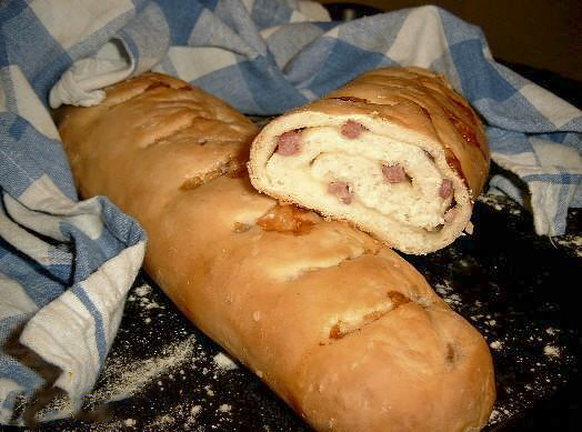 Хлеб с беконом и сыром