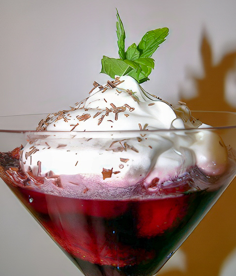 Клубника в красном вине со специями