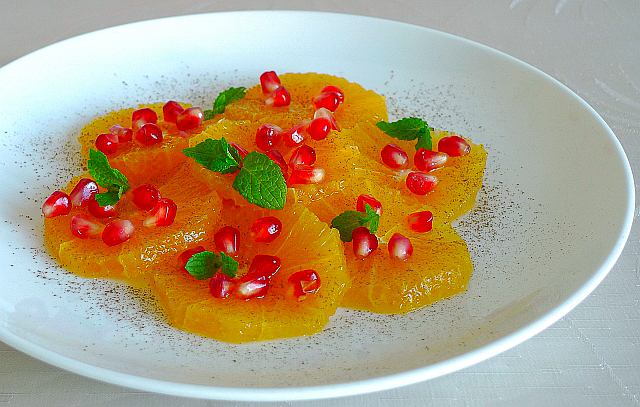 Апельсины с гранатами и корицей