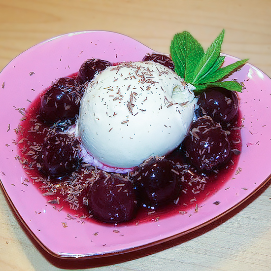 Вишня в красном вине со специями