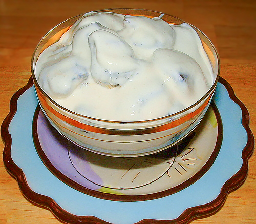 Чернослив с орехами в сметане