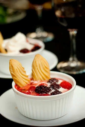 Ягоды, мацерированные в Амаретто