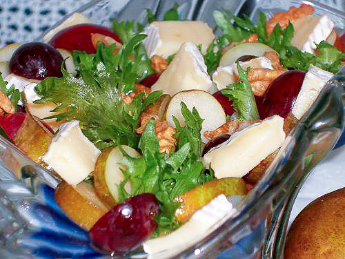 Фруктовый салат с голубым сыром